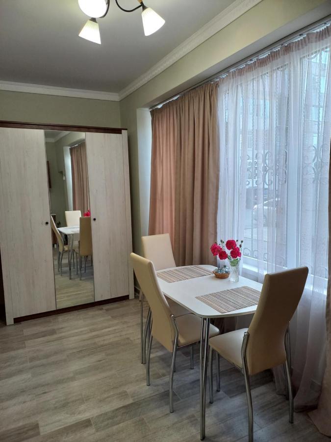 Квартира У Моря-Тереза Sukhumi Exteriör bild